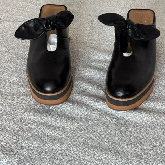 Bernardo Black Mules with Bow and Block Heel - Picture 8 of 12